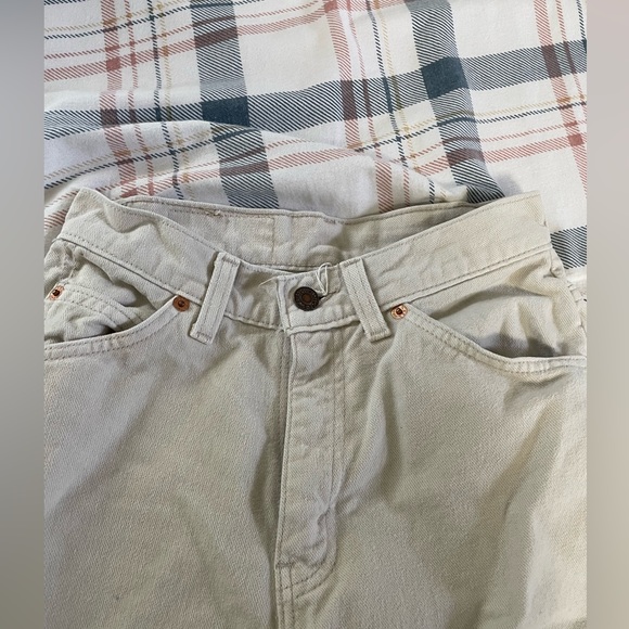White/tan Levi straight jeans. Size 25 - Picture 2 of 5